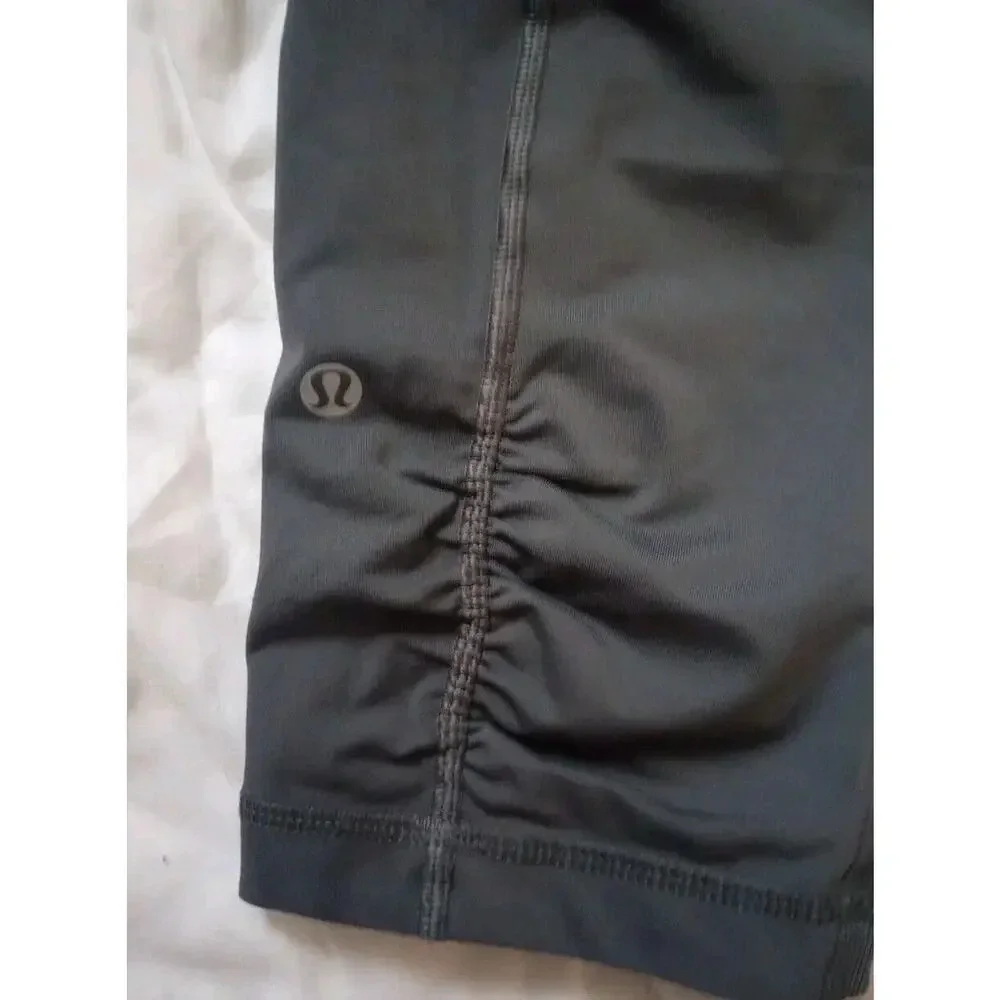 Lululemon Race With Grace Crop Soot Light Wee Stripe Sz 8 MSRP $88‎ W6A82S